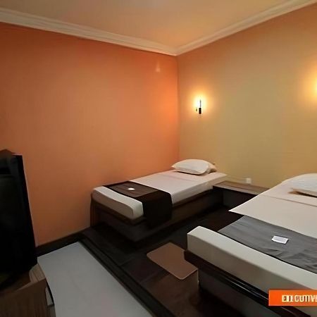 Patria Palace Hotel Blitar Exterior photo