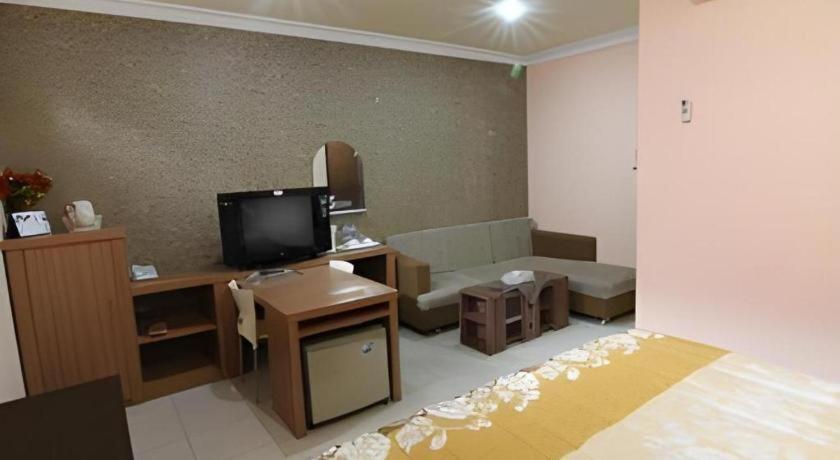 Patria Palace Hotel Blitar Exterior photo