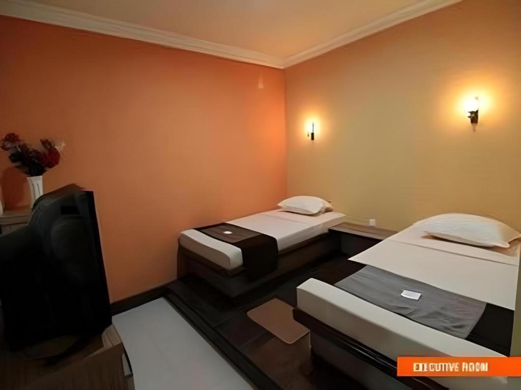 Patria Palace Hotel Blitar Exterior photo