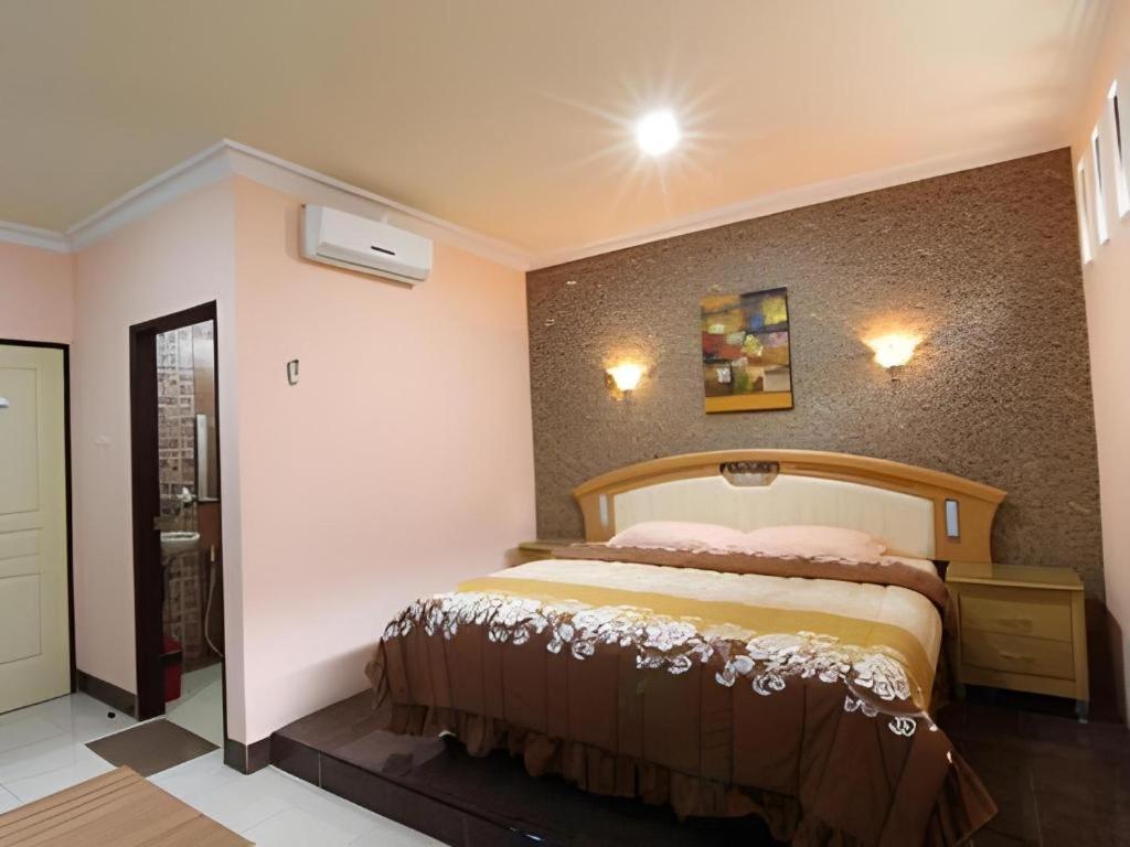 Patria Palace Hotel Blitar Exterior photo