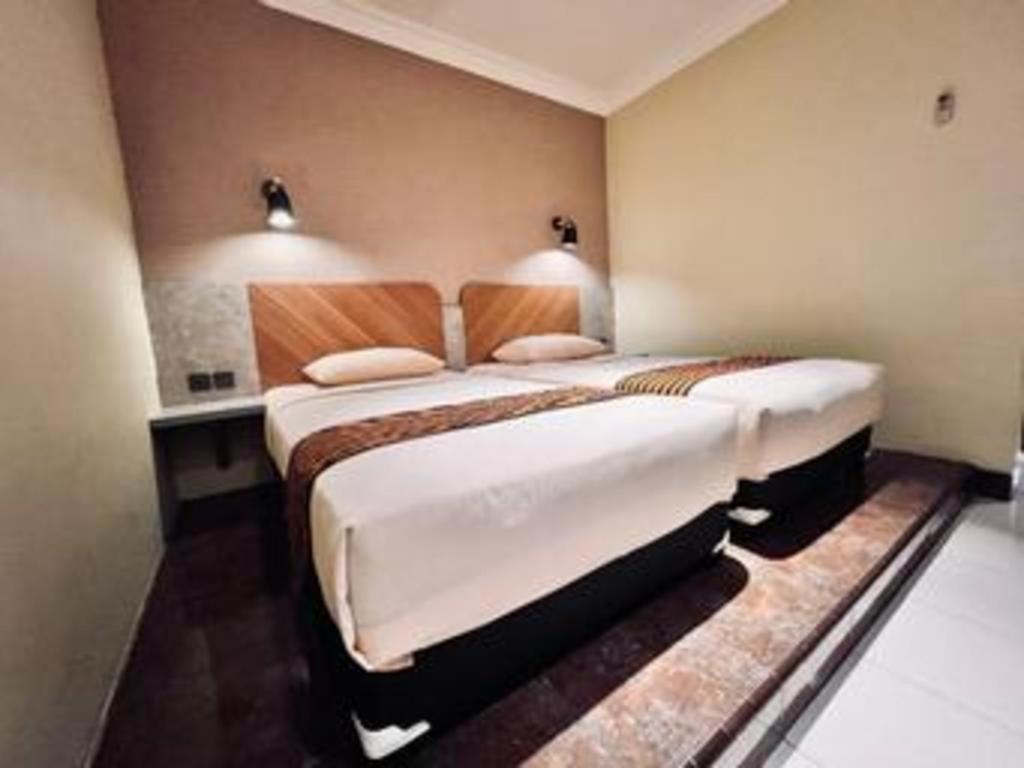 Patria Palace Hotel Blitar Exterior photo