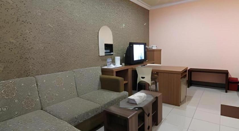 Patria Palace Hotel Blitar Exterior photo