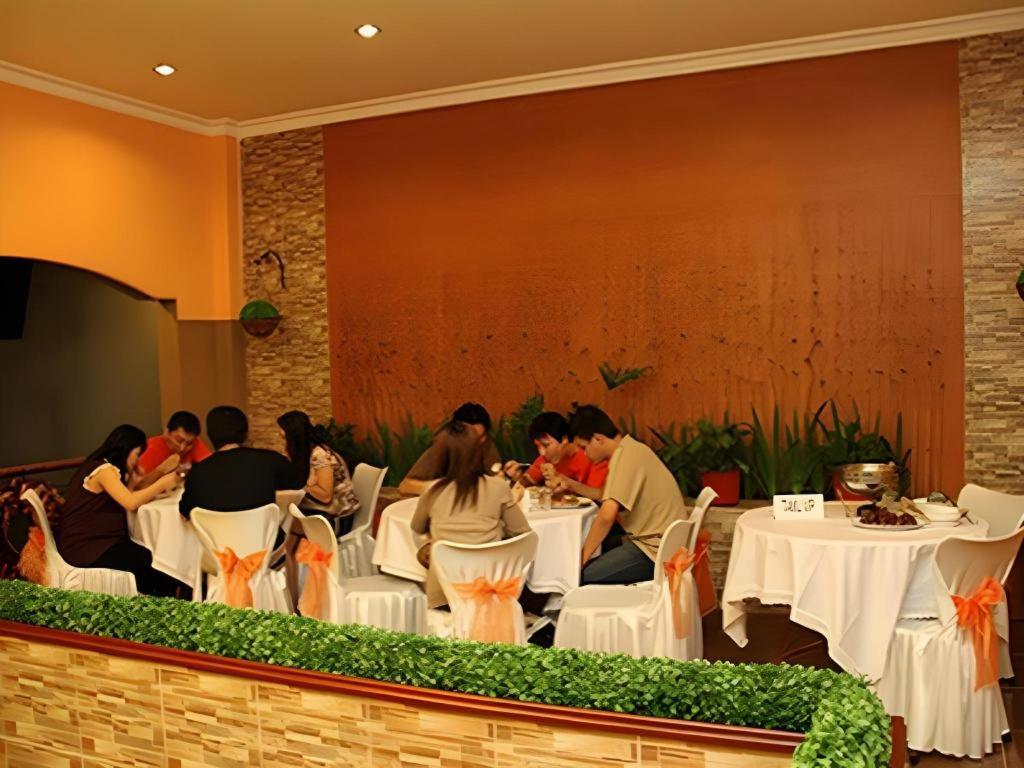 Patria Palace Hotel Blitar Exterior photo