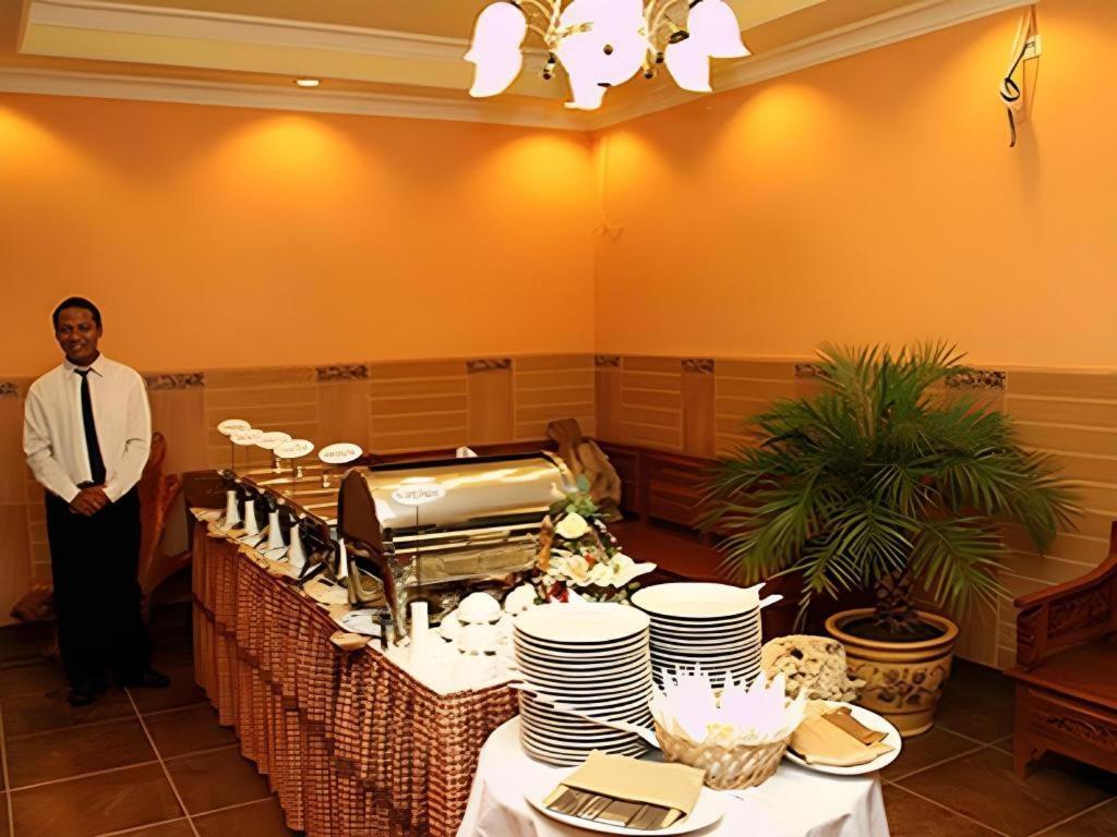Patria Palace Hotel Blitar Exterior photo
