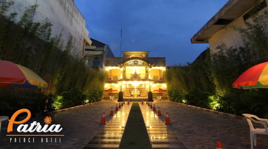 Patria Palace Hotel Blitar Exterior photo